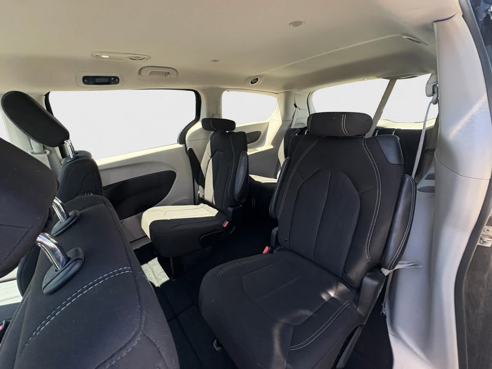 Used 2023 Chrysler Voyager LX FWD image 19
