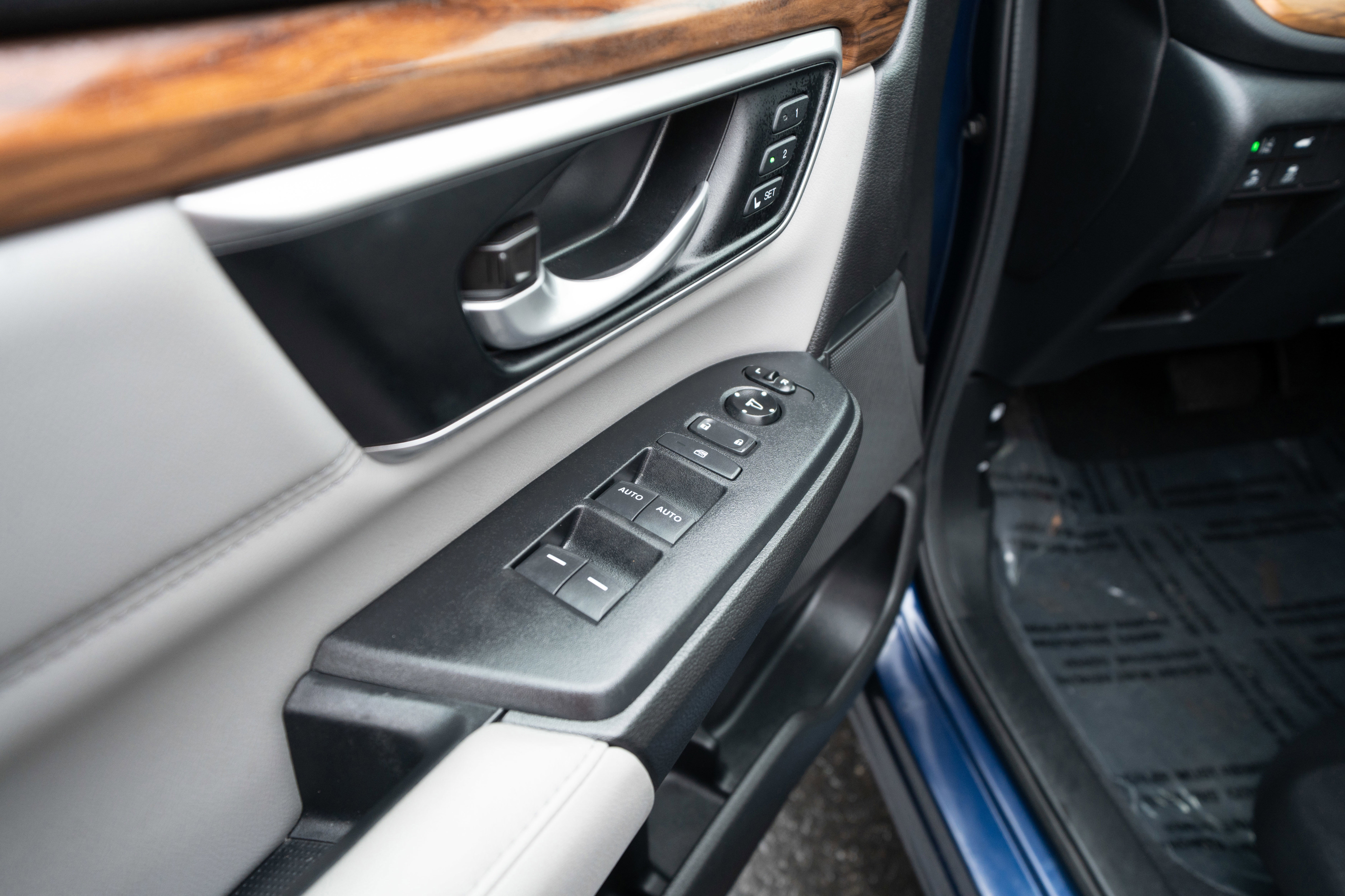 Used 2022 Honda CR-V Touring image 7