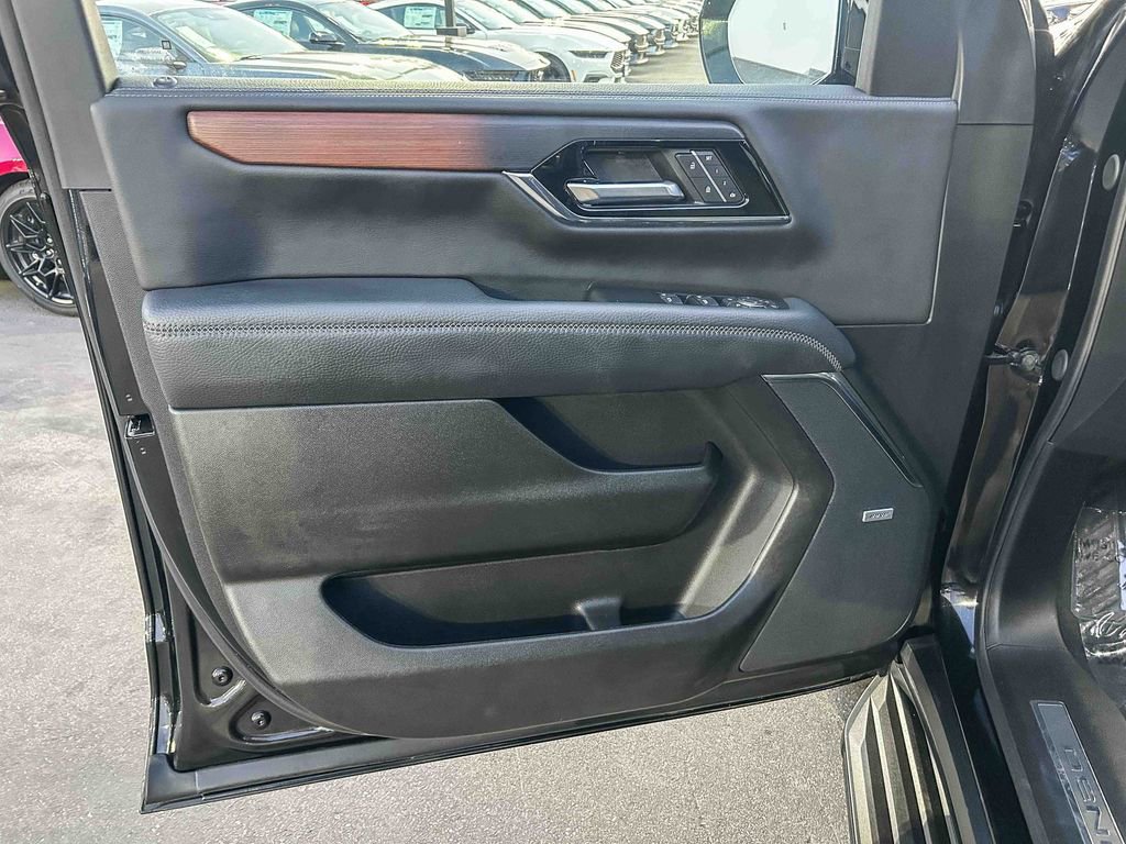 Used 2025 GMC Yukon Denali AWD/4WD image 27