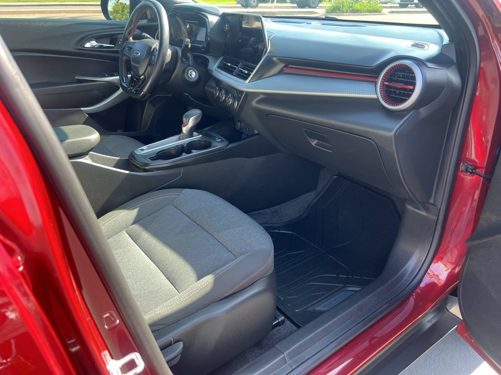 Used 2024 Chevrolet Trax RS w/ Driver Confidence Package FWD image 37