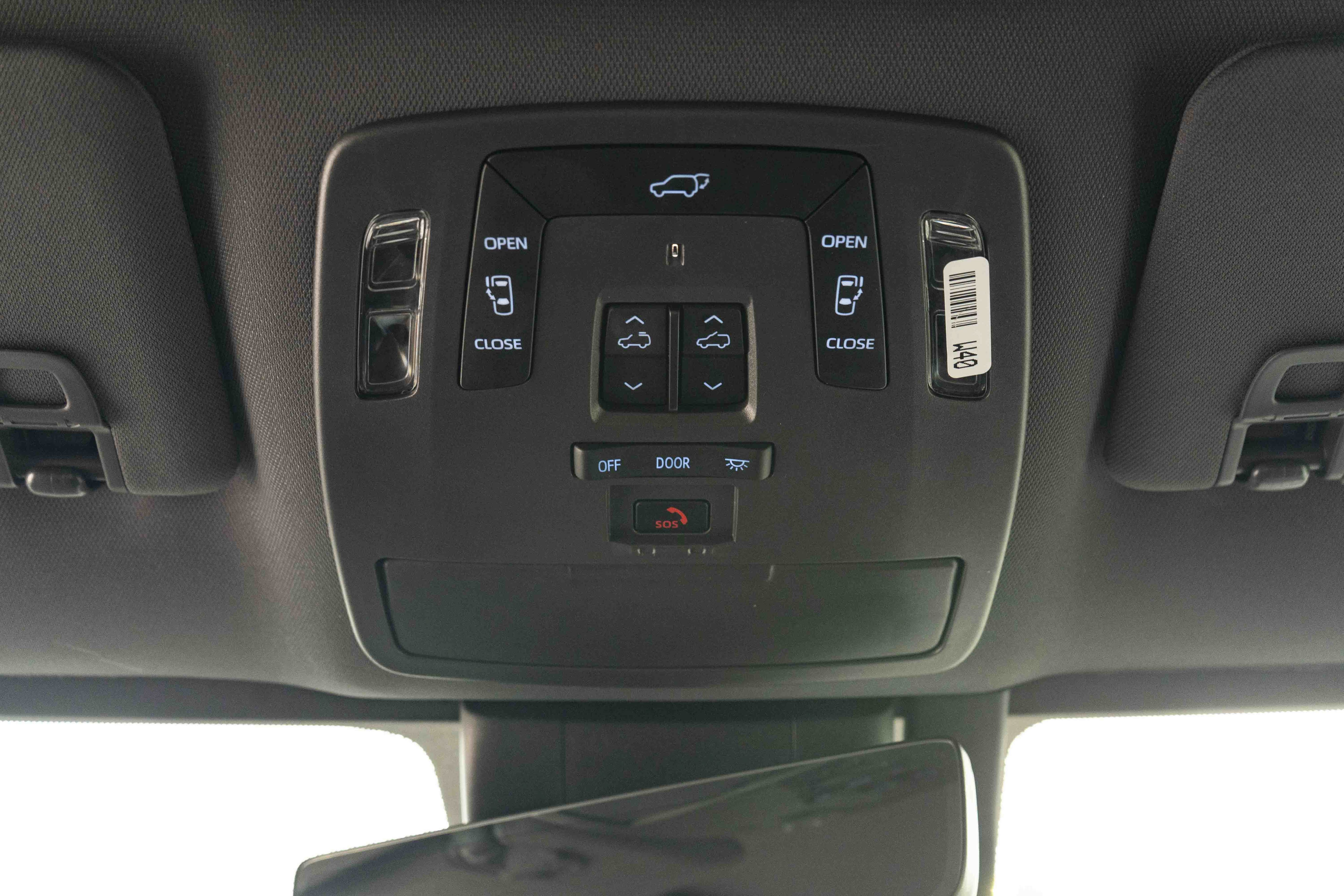 Used 2024 Toyota Sienna Platinum FWD image 39