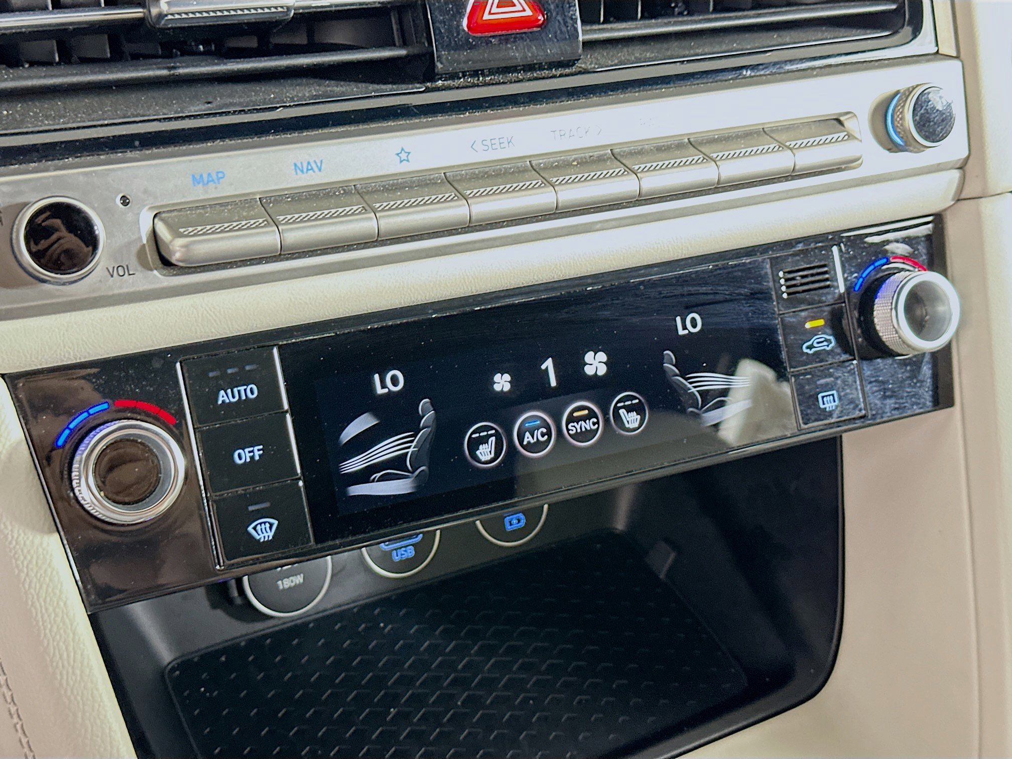 Used 2025 Genesis G70 2.5T image 23