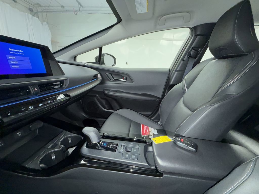 Used 2024 Toyota Prius XLE image 6
