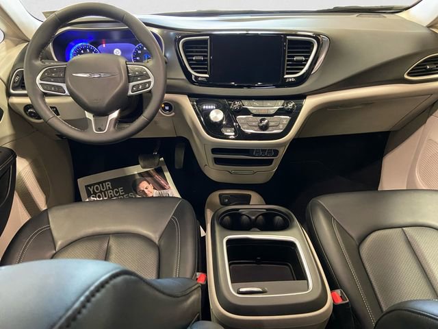 Certified 2024 Chrysler Pacifica Touring-L image 12