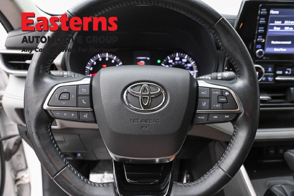 Used 2020 Toyota Highlander LE FWD image 11
