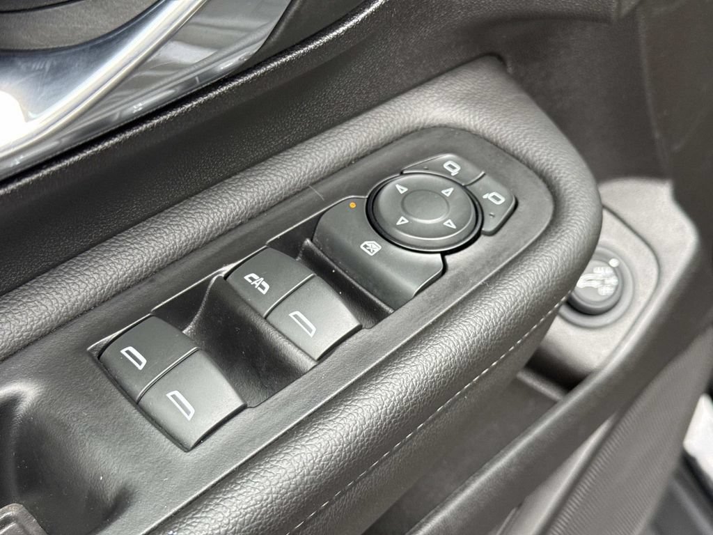 Used 2024 GMC Terrain SLT FWD image 17