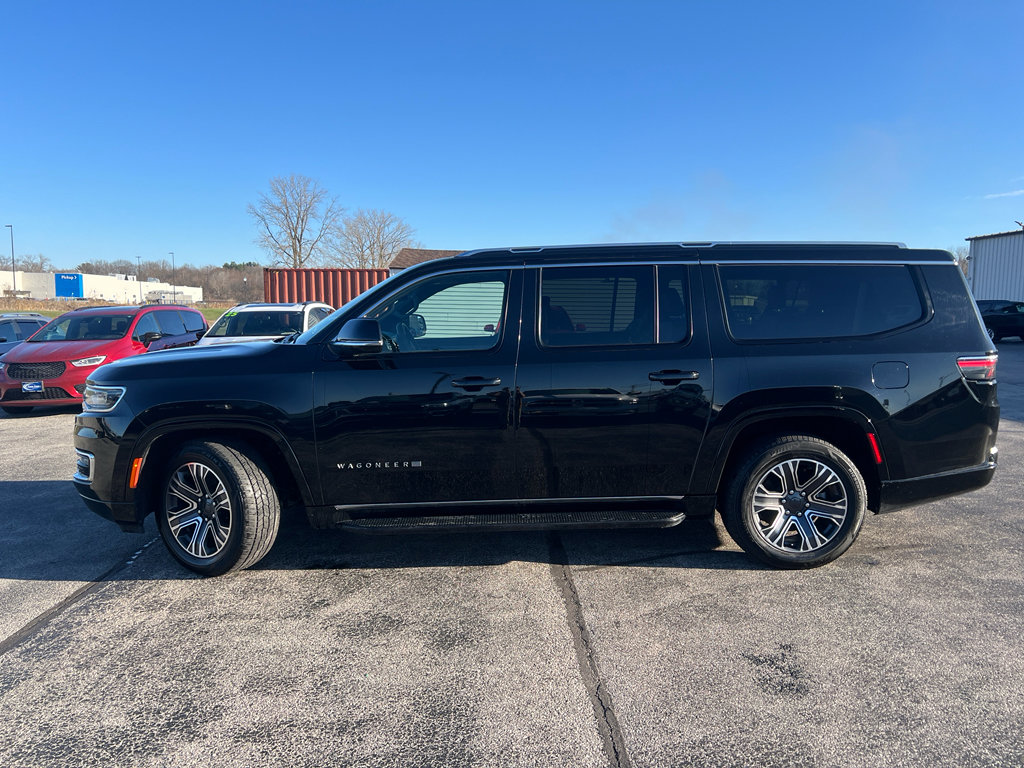 Used 2024 Jeep Wagoneer L Series II w/ Flexible Seating Group image 2
