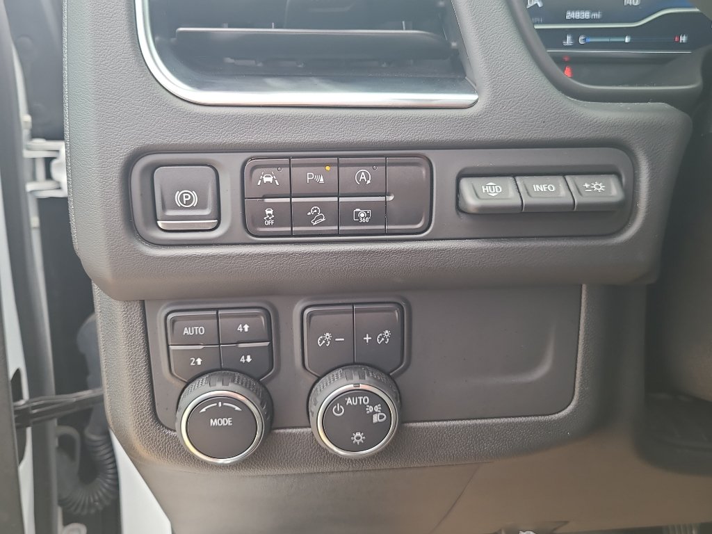 Used 2024 Chevrolet Suburban Premier AWD/4WD image 15