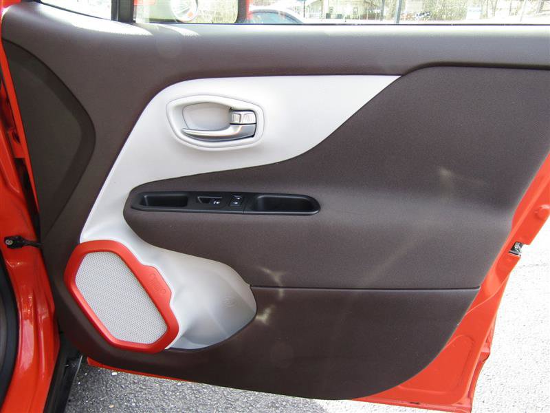 Used 2015 Jeep Renegade Latitude image 29