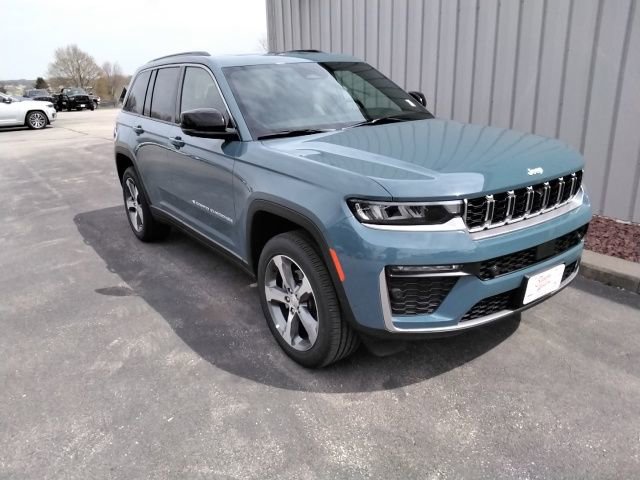 New 2026 Jeep Grand Cherokee Limited w/ Luxury Tech Group II AWD/4WD image 14