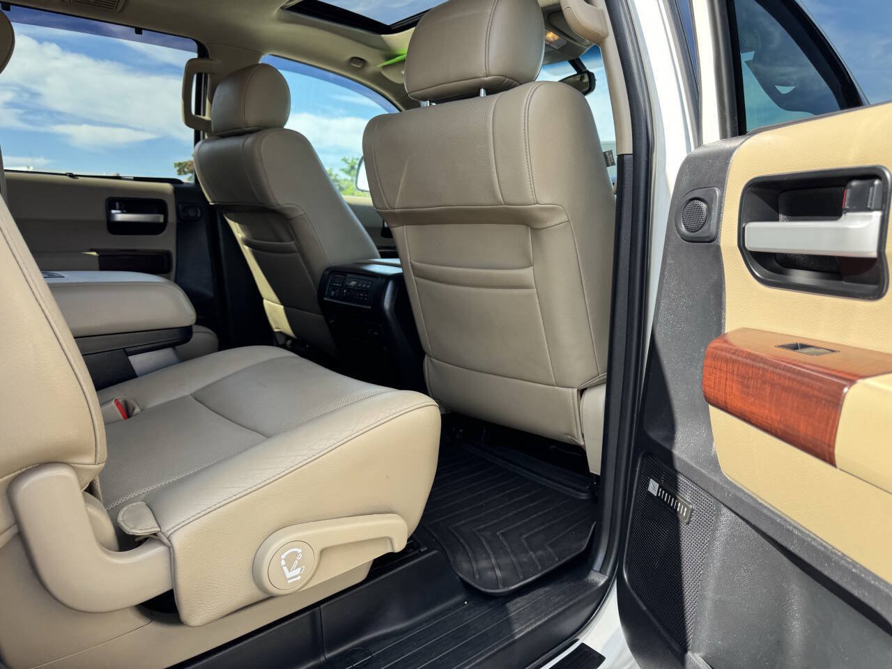 Used 2014 Toyota Sequoia Platinum AWD/4WD image 38