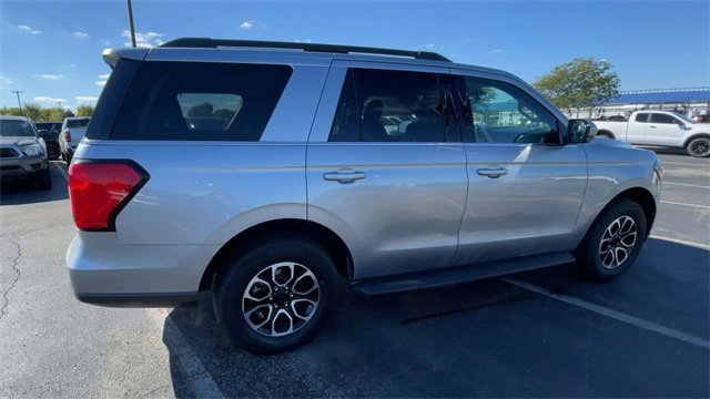 Used 2022 Ford Expedition XLT image 2