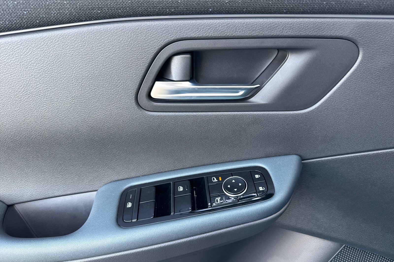 New 2026 Nissan Leaf SV+ w/ Floor Mat Package (SV+) image 8