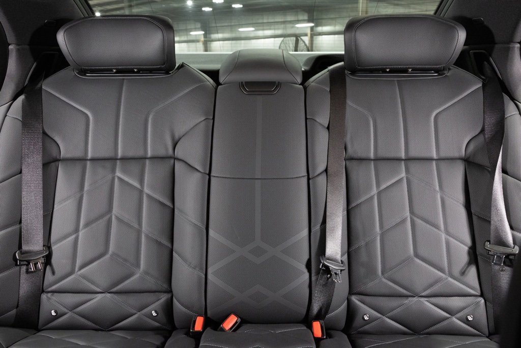 Used 2025 BMW i7 xDrive60 image 6