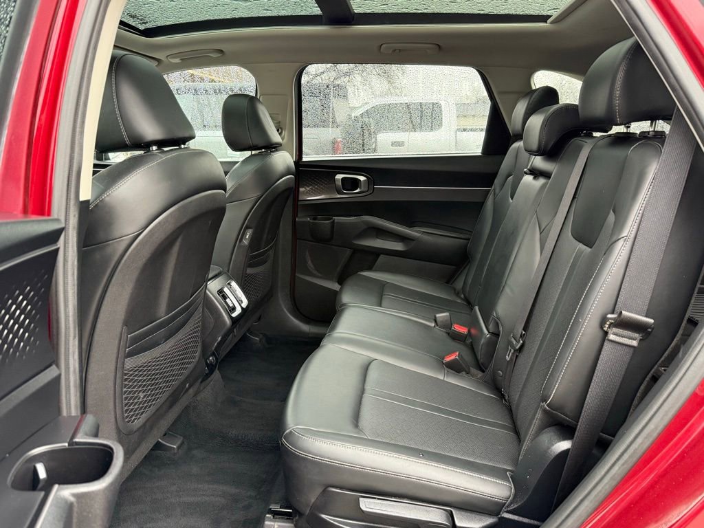 Used 2021 Kia Sorento S w/ Panoramic Sunroof Package FWD image 16