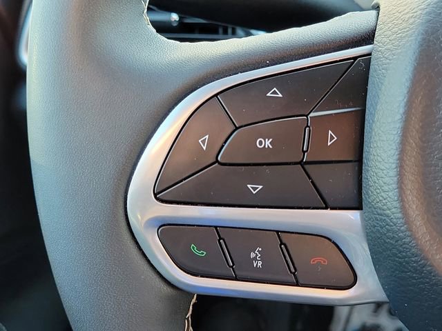 Used 2025 Chrysler Pacifica Select FWD image 12