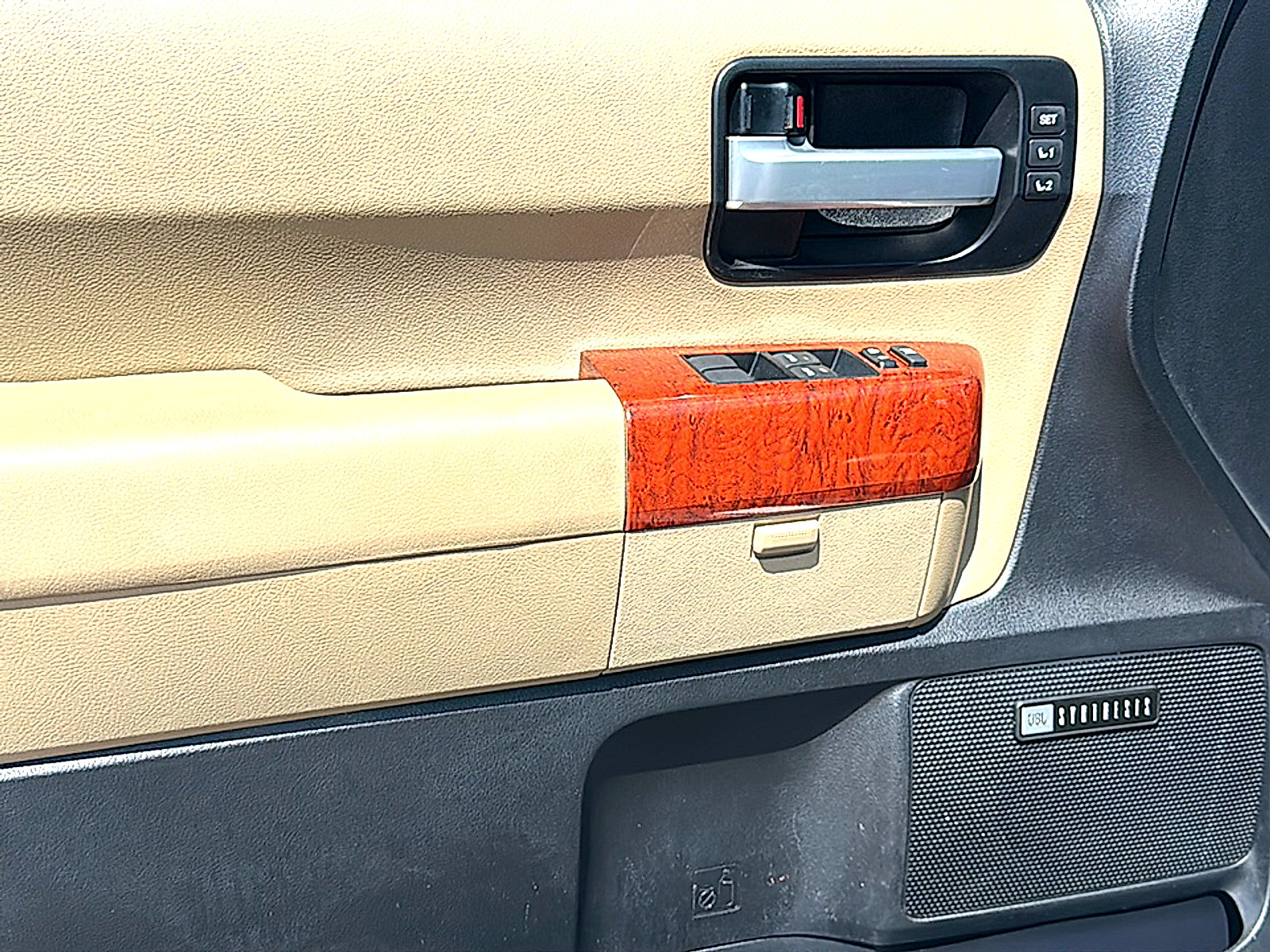 Used 2020 Toyota Sequoia Platinum RWD image 17