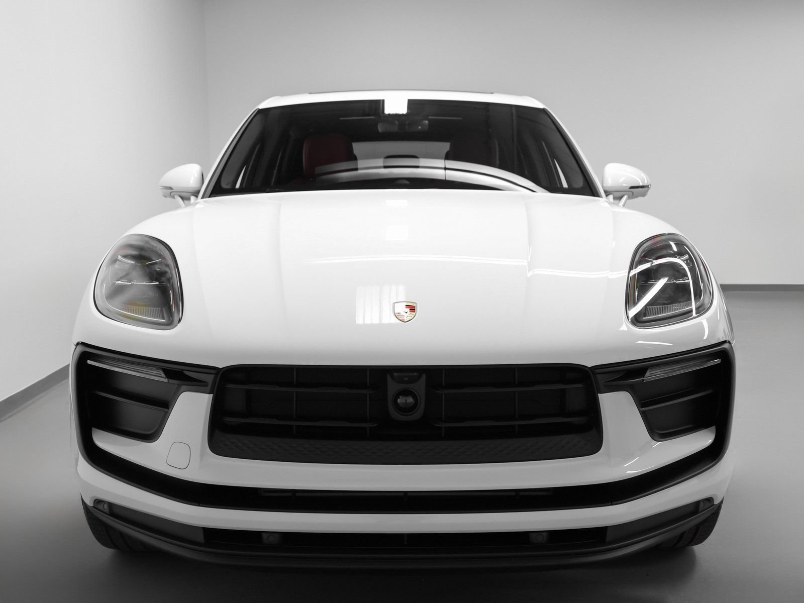 Certified 2026 Porsche Macan AWD/4WD image 8