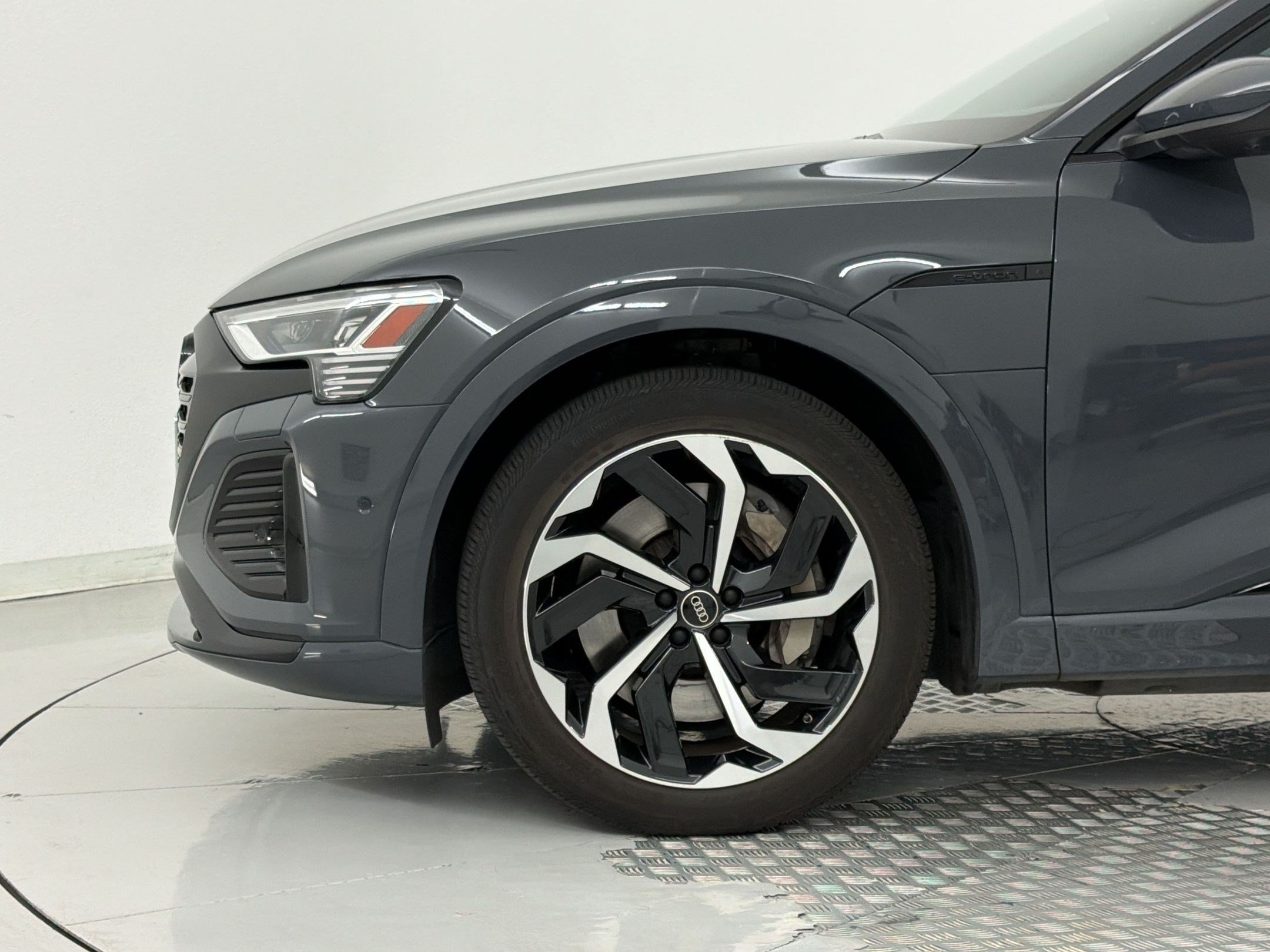 Certified 2024 Audi Q8 e-tron Premium Plus w/ Premium Plus Package AWD/4WD image 12