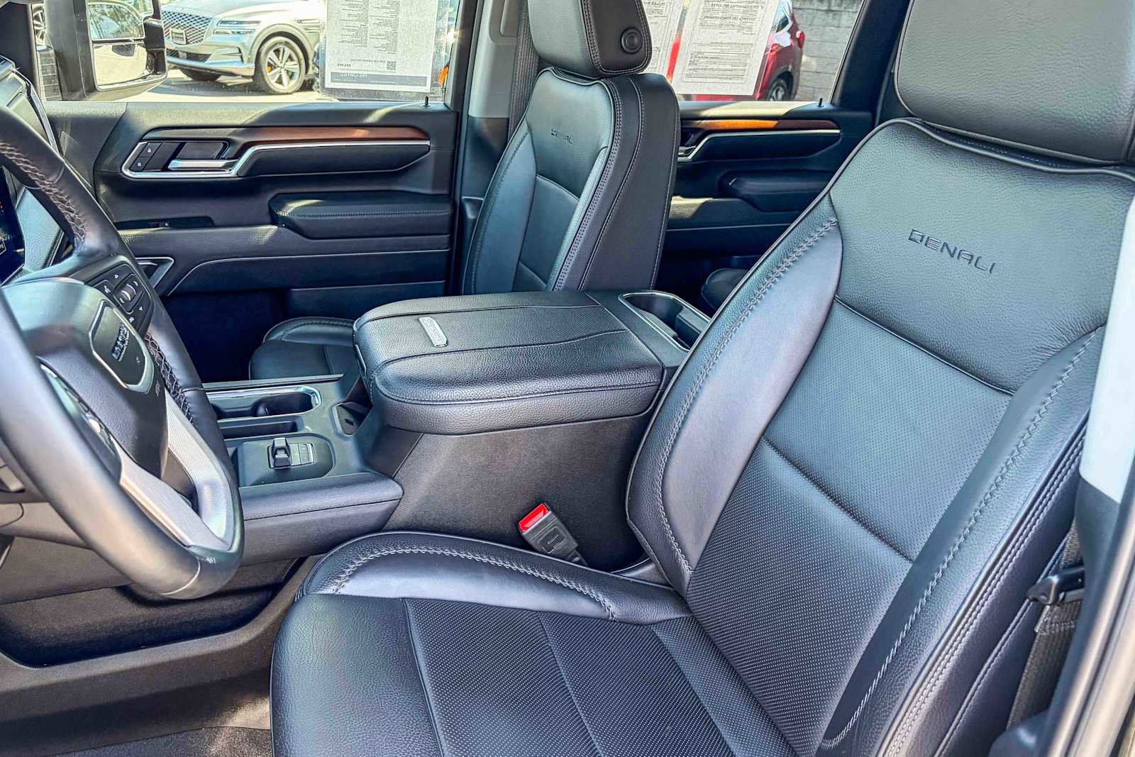 Used 2025 GMC Sierra 2500 Denali image 17