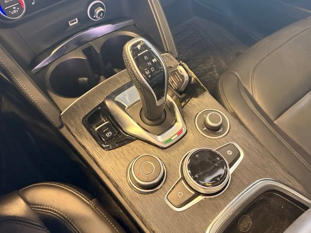 Used 2020 Alfa Romeo Stelvio AWD w/ Nero Edizione image 18