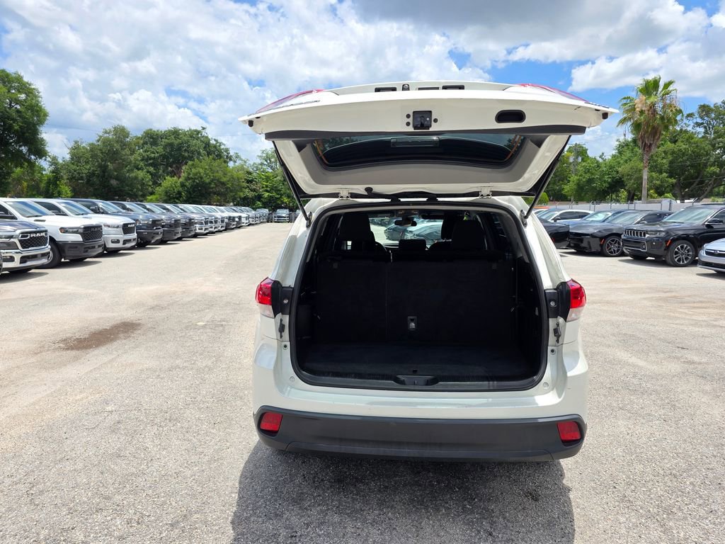 Used 2019 Toyota Highlander LE AWD/4WD image 37