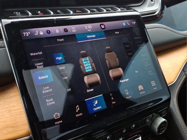 Used 2023 Jeep Grand Cherokee Summit AWD/4WD image 11