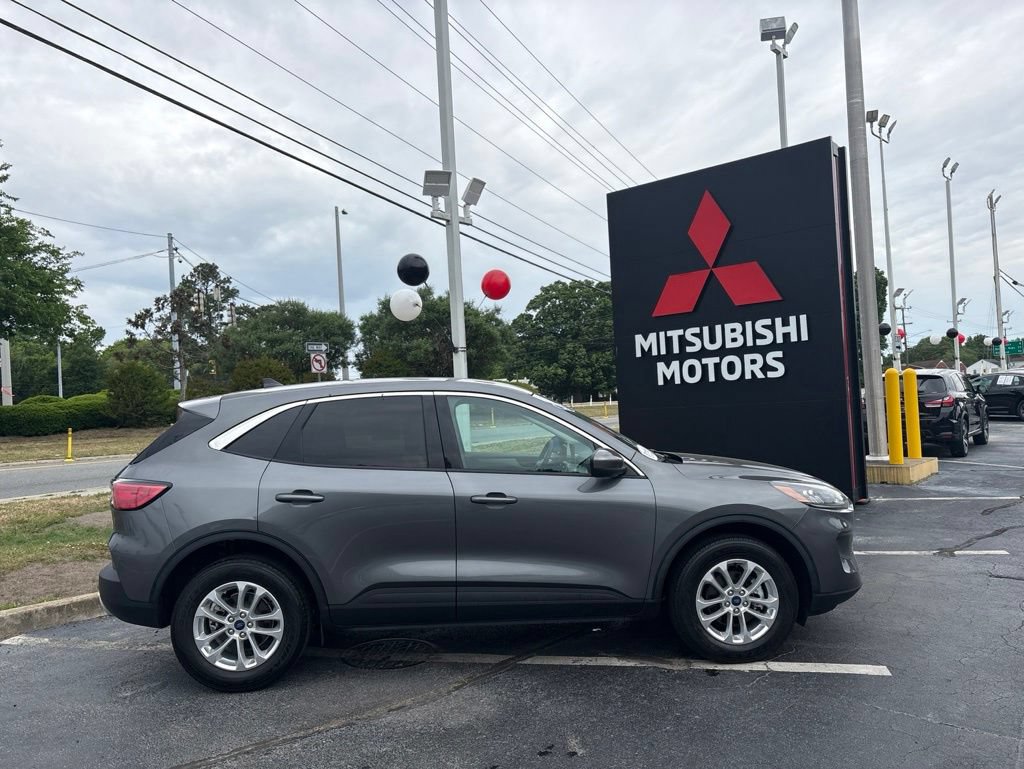 Used 2022 Ford Escape SE w/ Convenience Package AWD/4WD image 2