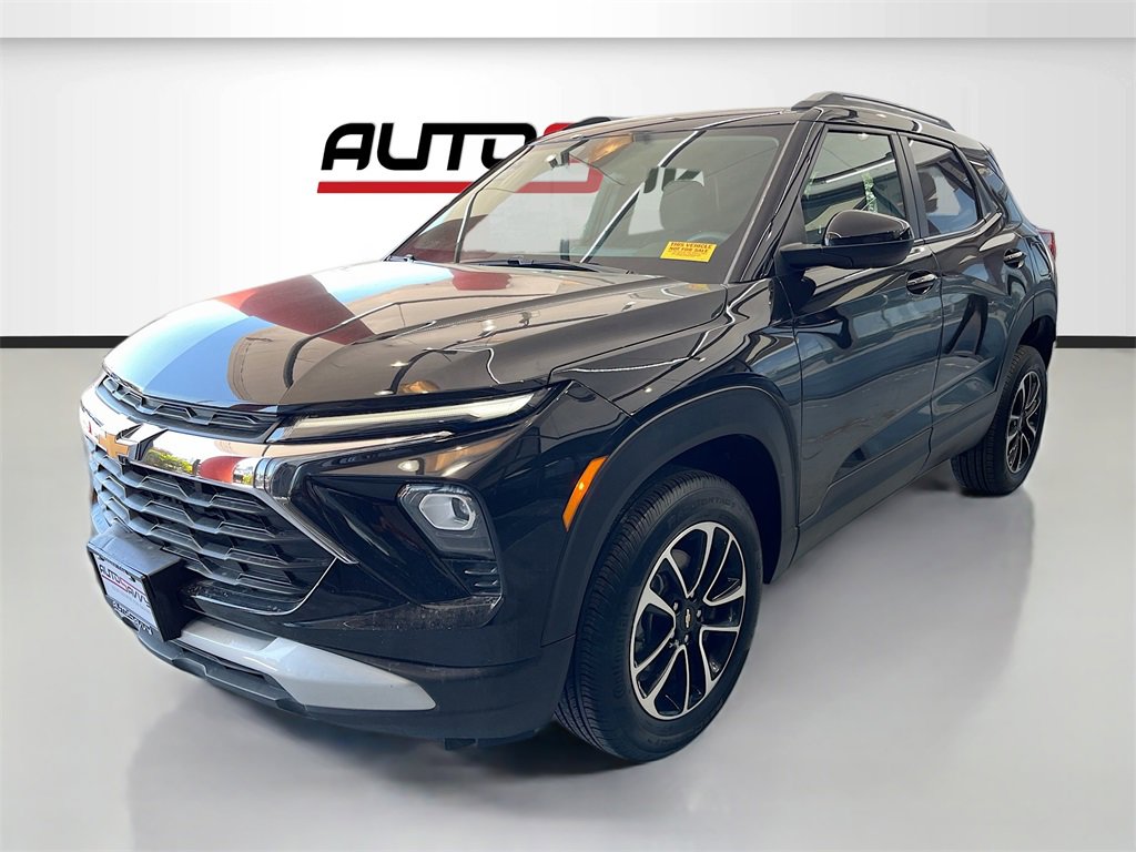 Used 2024 Chevrolet TrailBlazer LT image 3