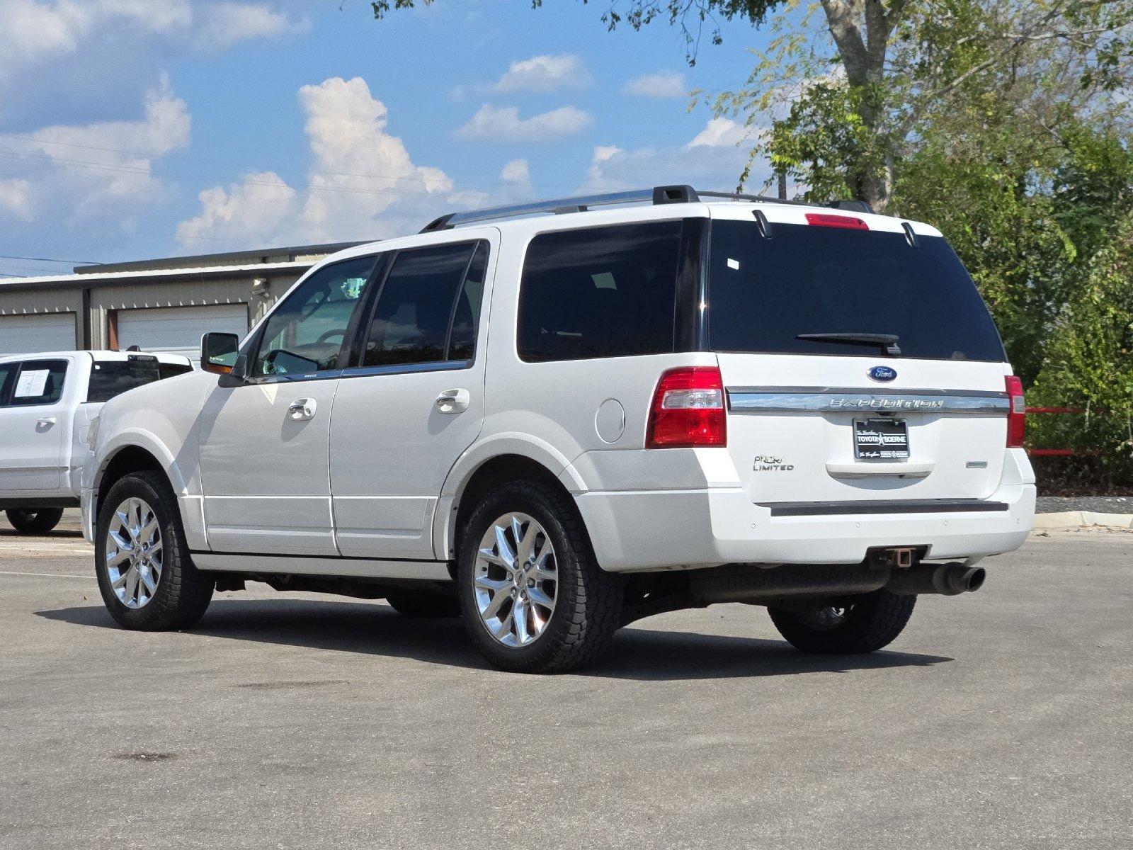 Used 2015 Ford Expedition Limited w/ Equipment Group 301A AWD/4WD image 3