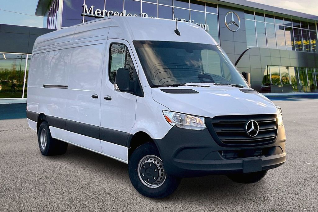 New 2025 Mercedes-Benz Sprinter 4500 image 1