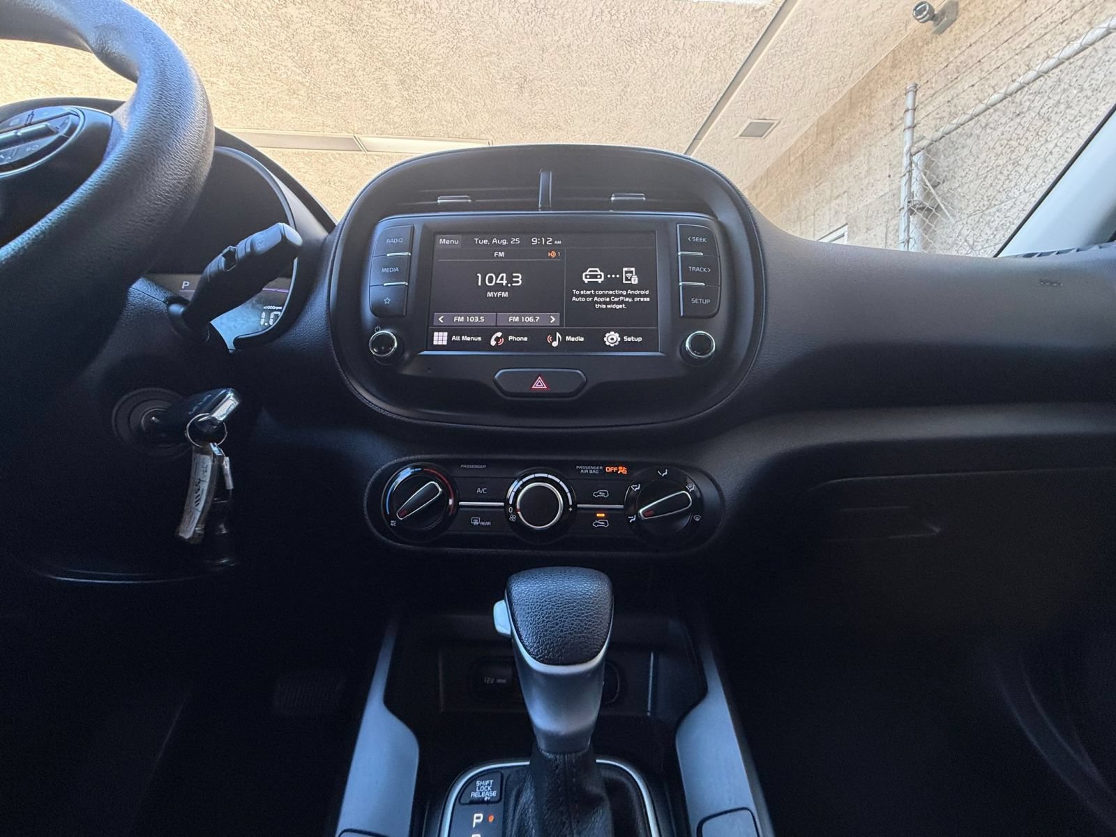 Used 2025 Kia Soul LX w/ LX Technology Package FWD image 19