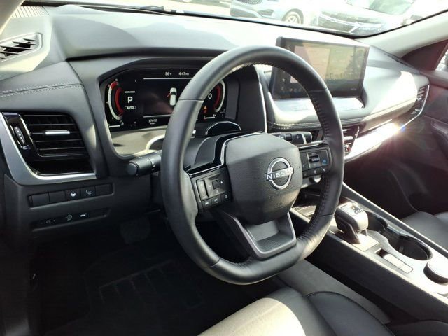Used 2025 Nissan Rogue SL w/ Tech Package AWD/4WD image 8
