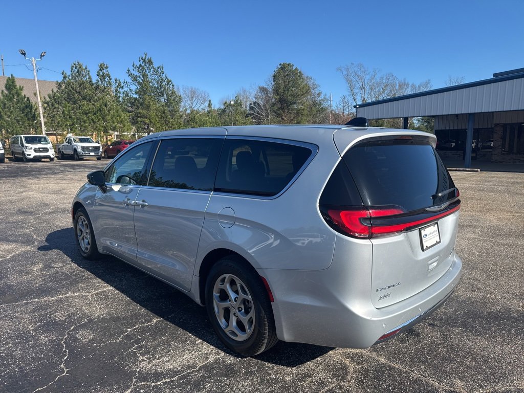 Used 2024 Chrysler Pacifica Limited image 20
