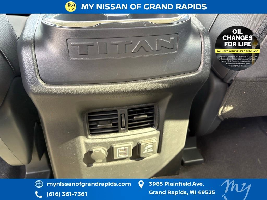 Used 2024 Nissan Titan SV w/ SV Convenience Package image 18