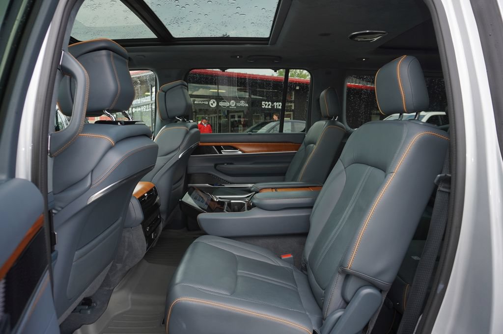 Used 2022 Jeep Grand Wagoneer Series II w/ Convenience Group III AWD/4WD image 32