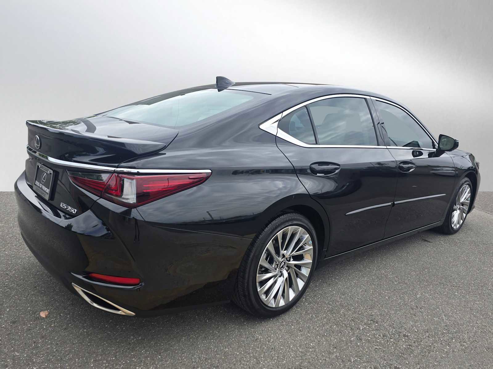 Certified 2022 Lexus ES 350 w/ Accessory Package 2 FWD image 3
