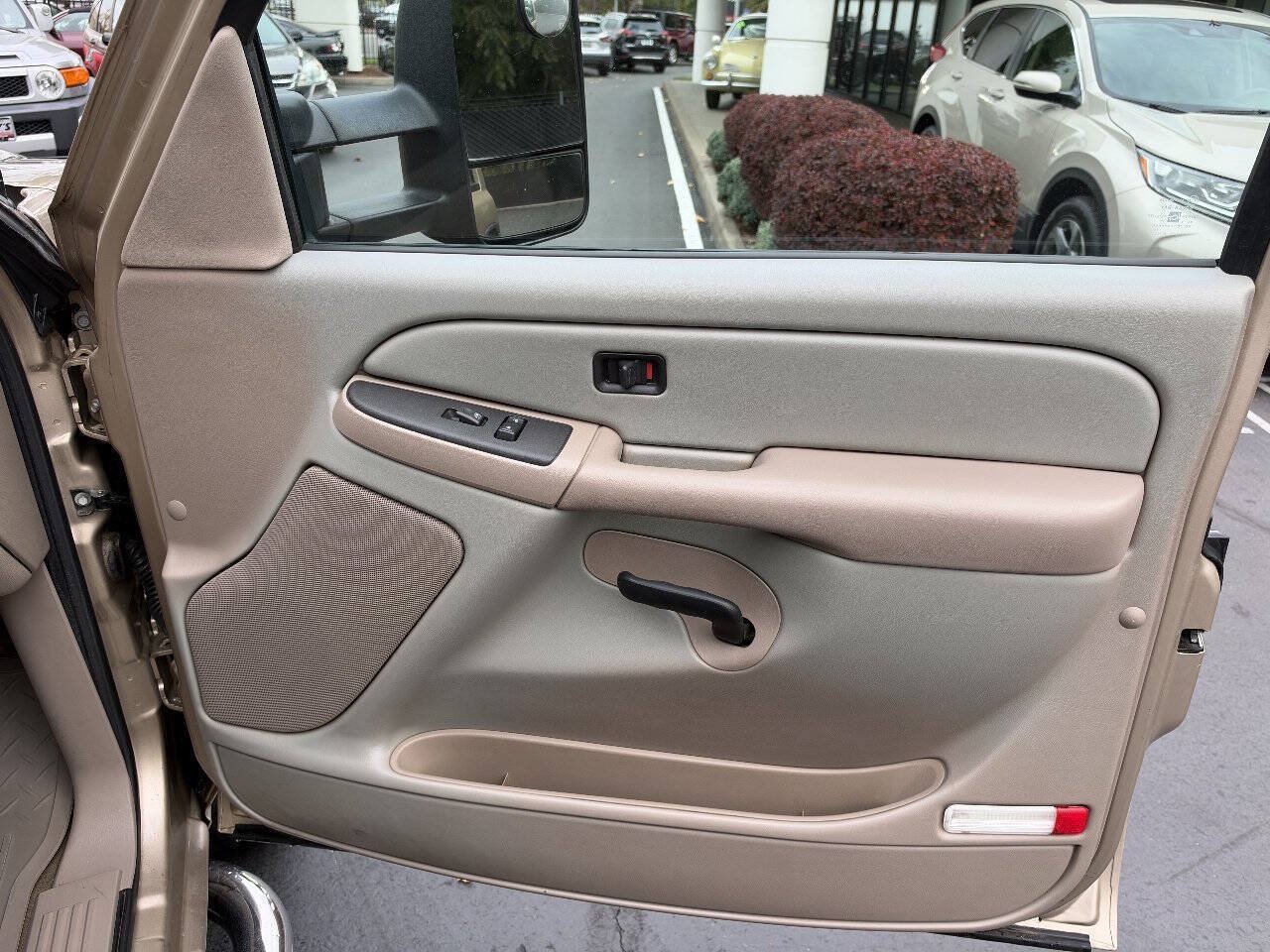 Used 2007 Chevrolet Silverado 2500 LT RWD image 16