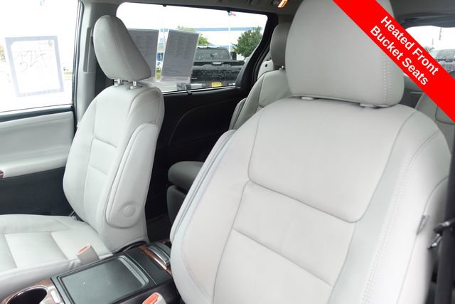 Used 2017 Toyota Sienna Limited Premium FWD image 22