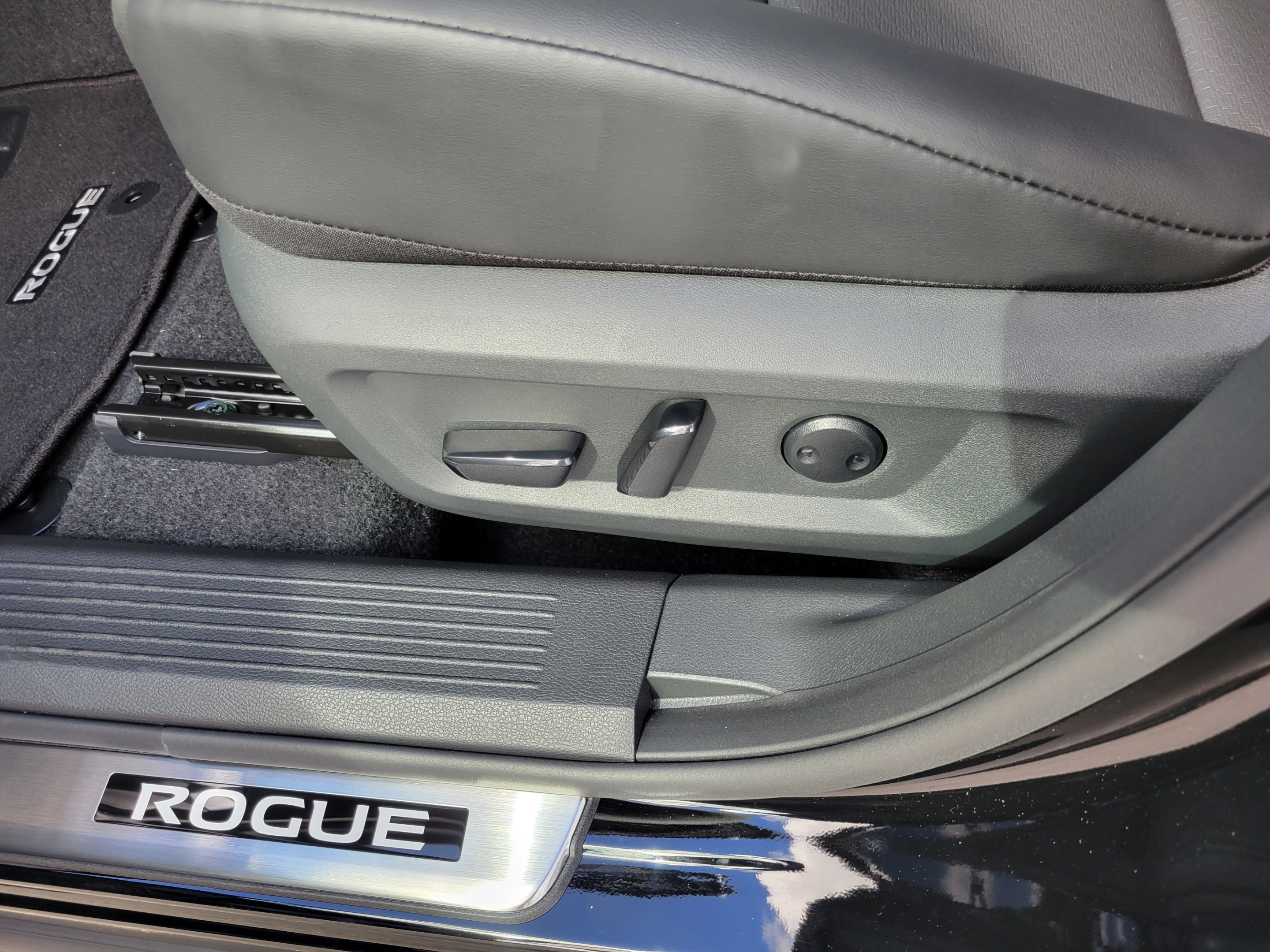 New 2026 Nissan Rogue Dark Armor FWD image 18