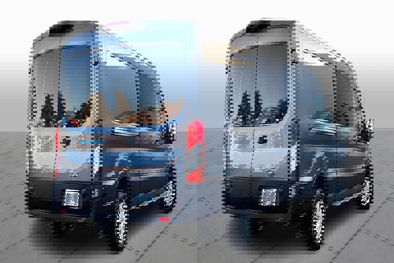 Used 2022 Ford E-Transit Medium Roof image 12