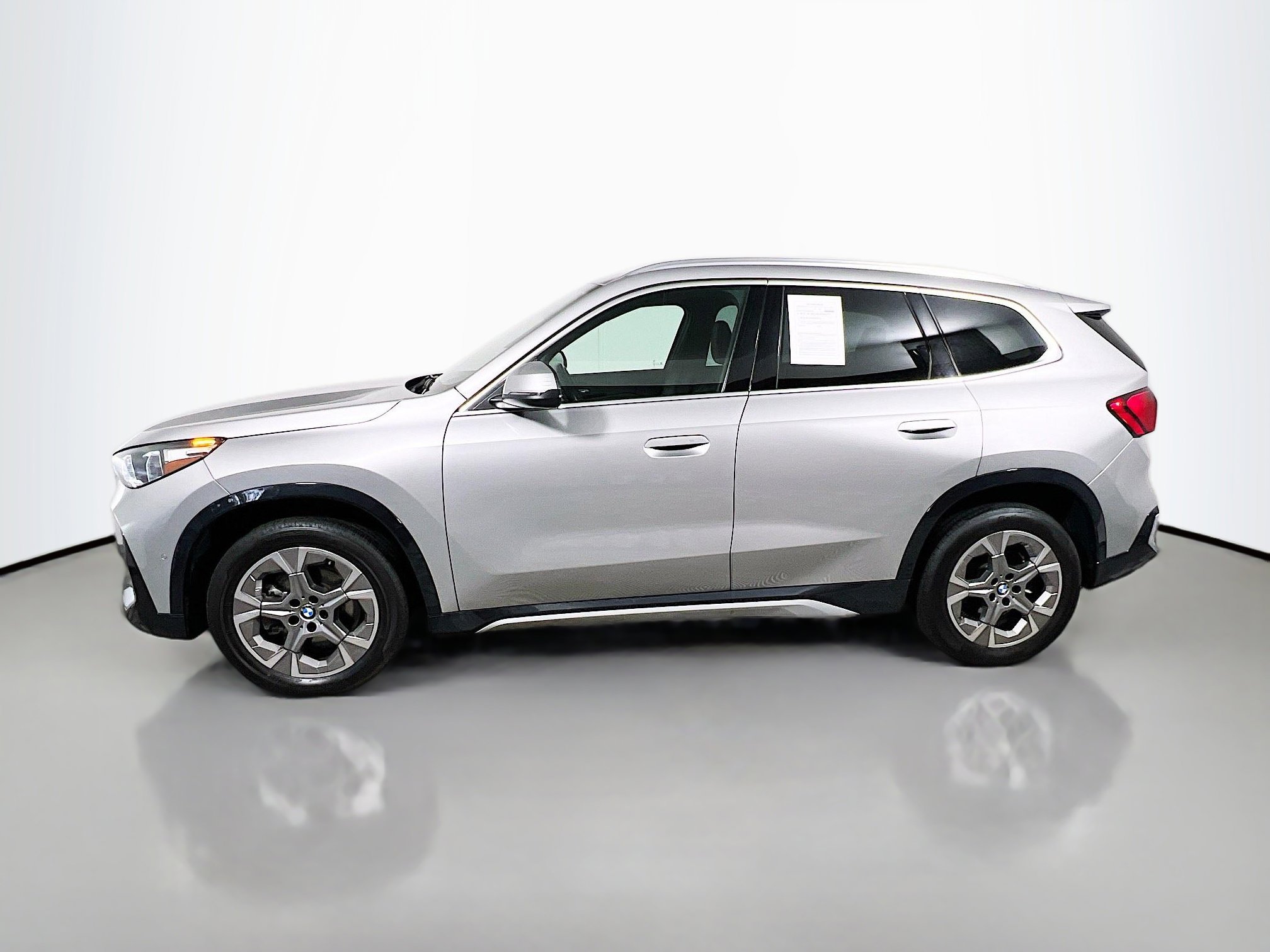 Used 2025 BMW X1 xDrive28i w/ Convenience Package AWD/4WD image 9