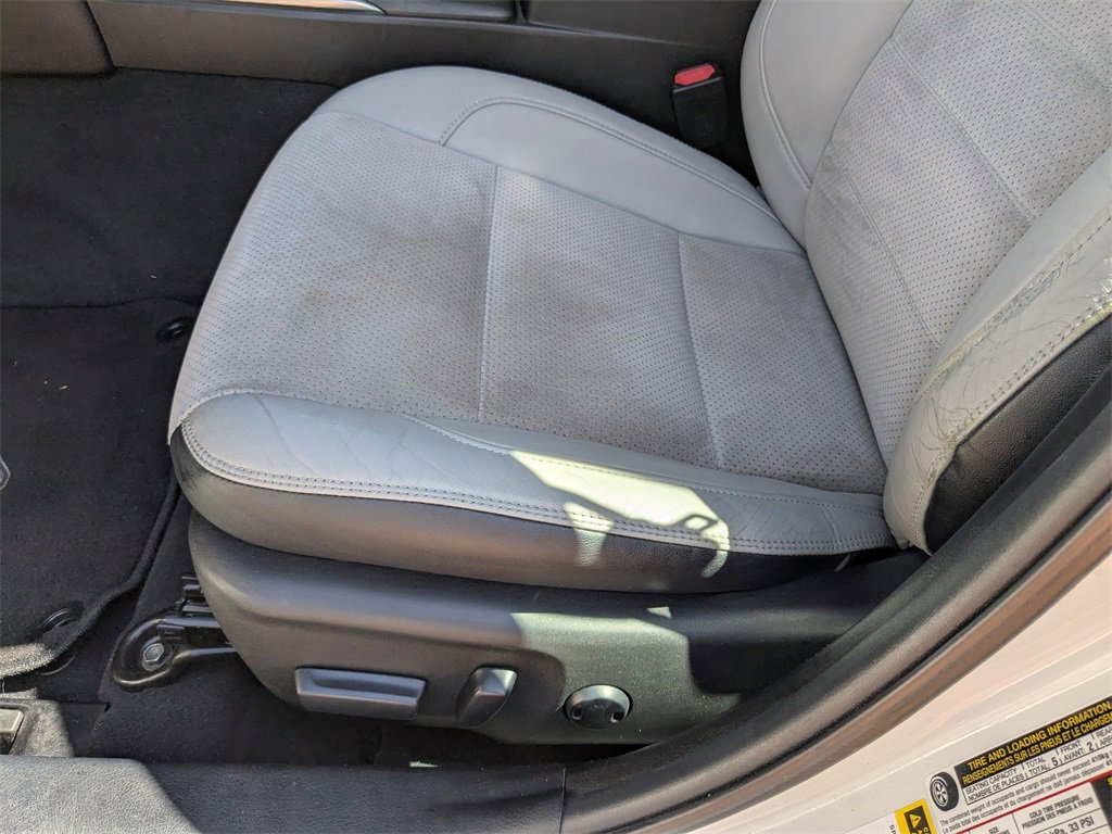 Used 2015 Toyota Camry image 24