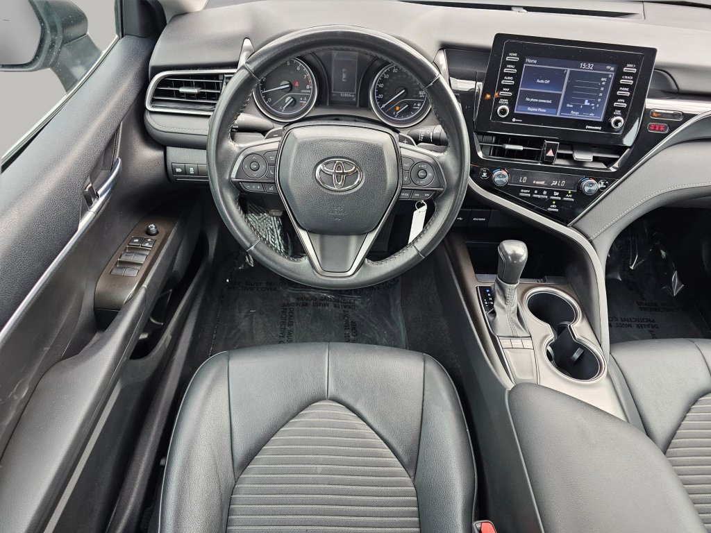 Used 2023 Toyota Camry SE image 3