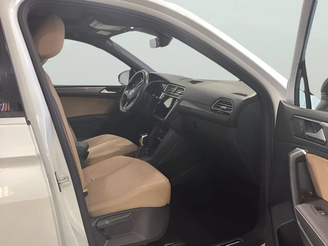 Certified 2024 Volkswagen Tiguan SE R-Line AWD/4WD image 12