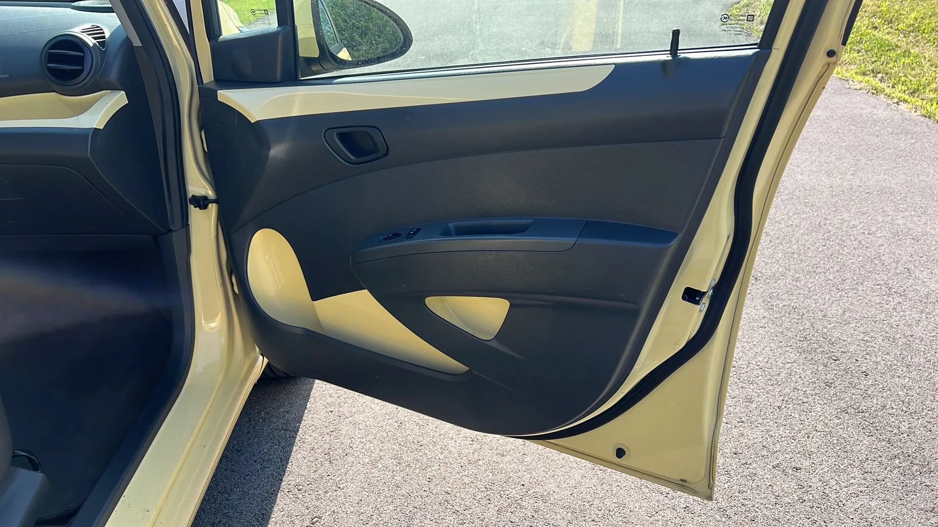 Used 2013 Chevrolet Spark LT FWD image 17