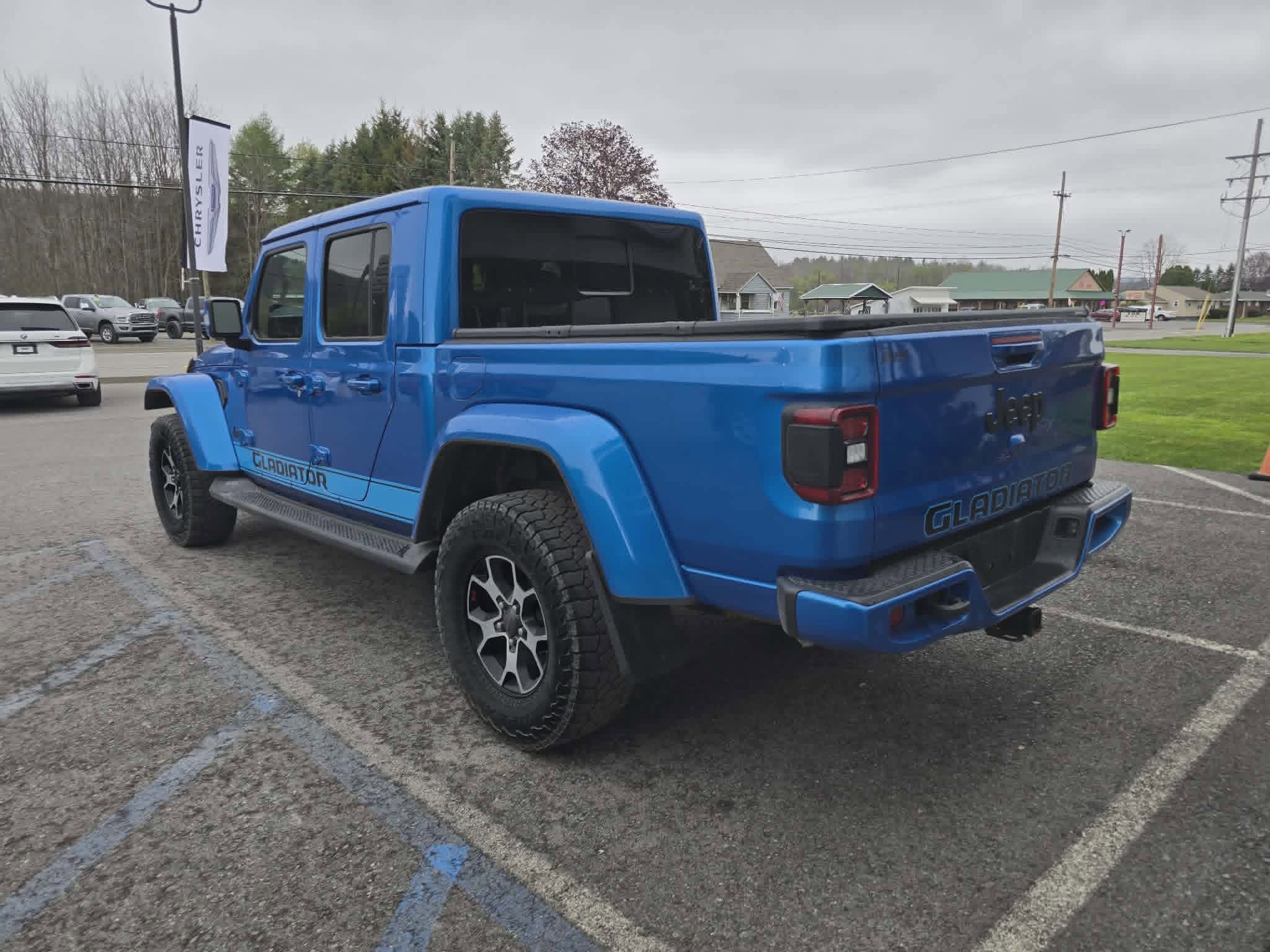 Used 2022 Jeep Gladiator Overland AWD/4WD image 6