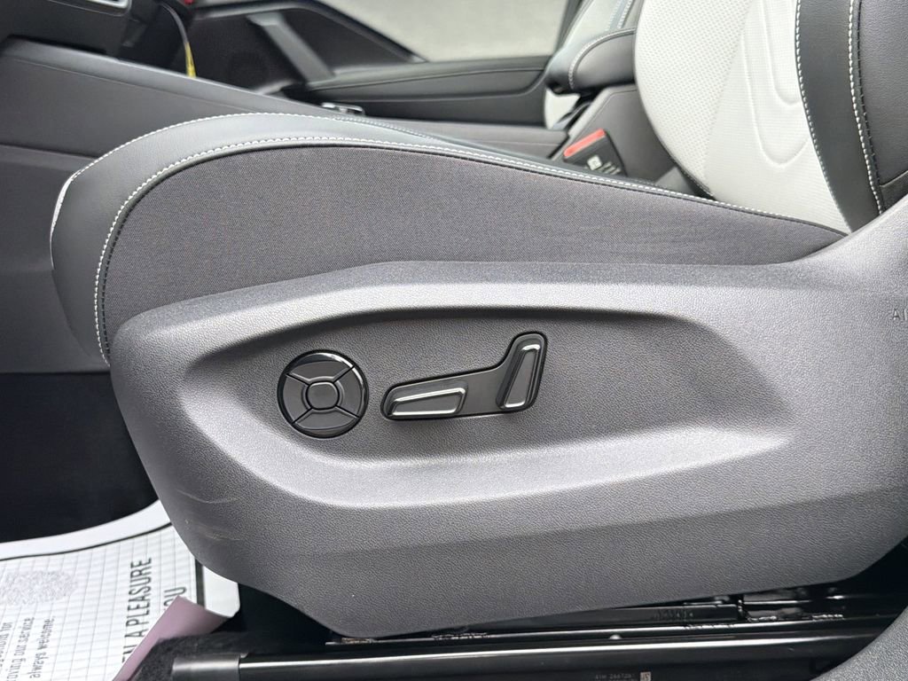 New 2026 Volkswagen Tiguan SE R-Line FWD image 24