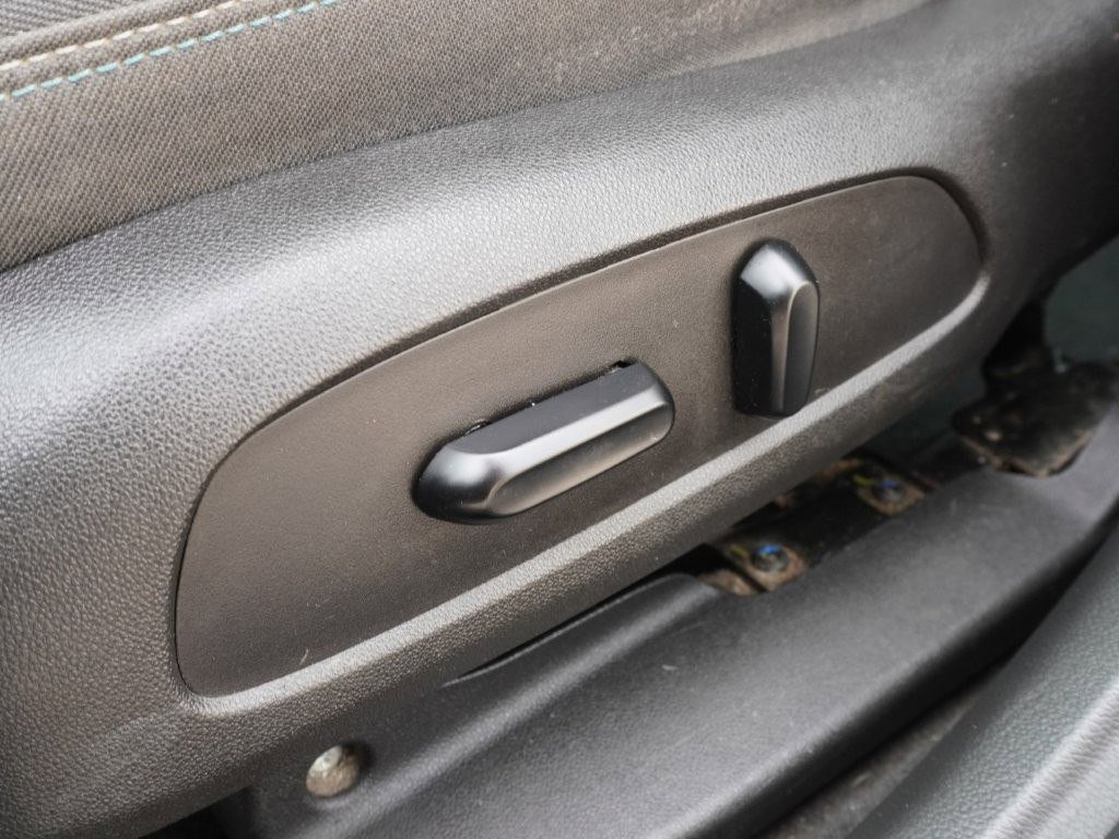 Used 2019 Chevrolet Cruze LT w/ Convenience Package image 13