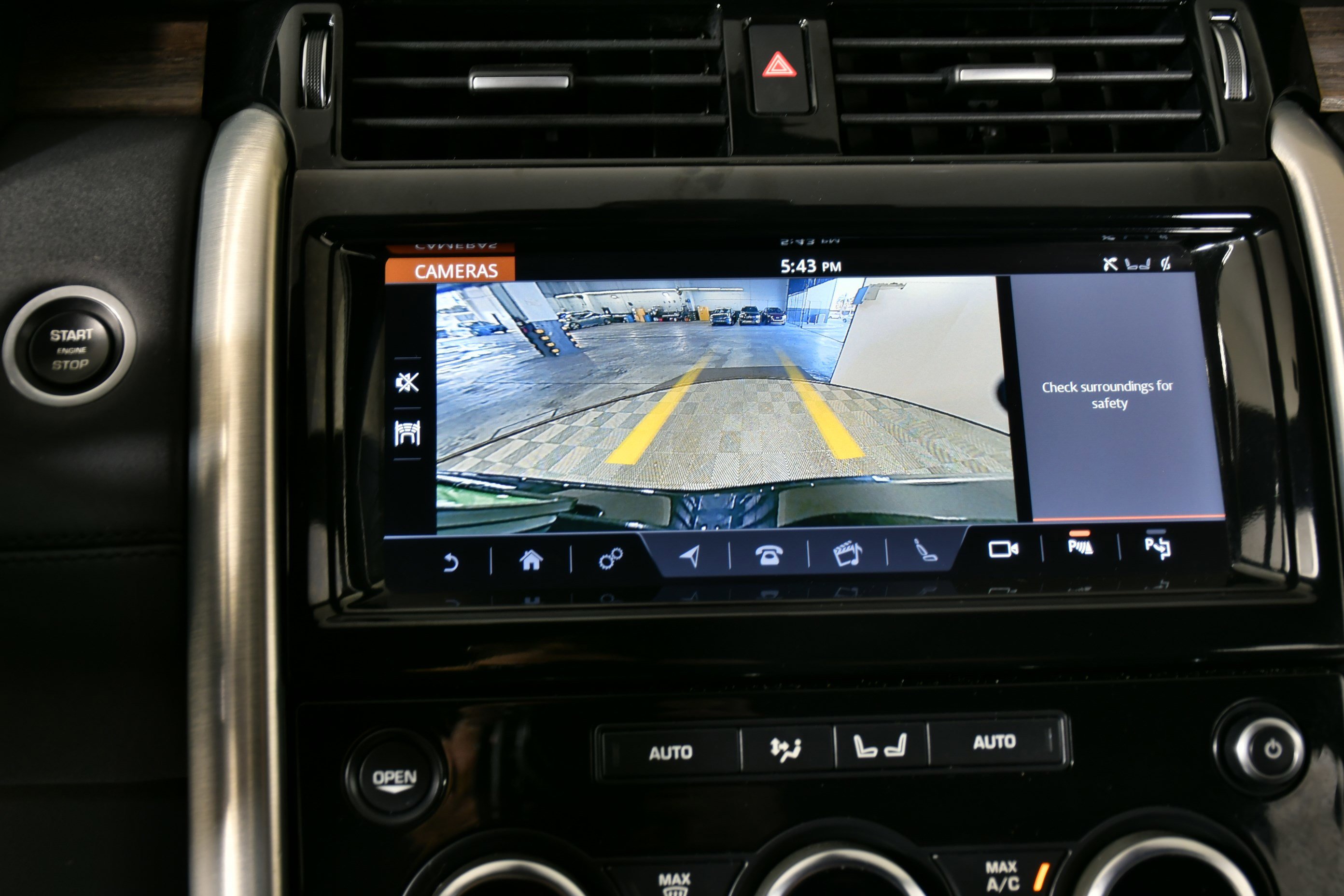 Used 2020 Land Rover Discovery HSE AWD/4WD image 19